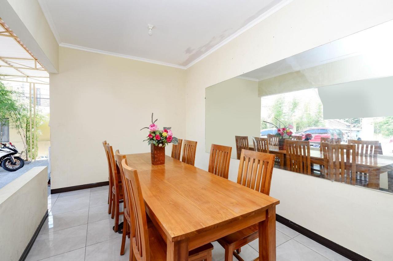 Oyo 1835 Kostel Wood Hotel Semarang Kültér fotó