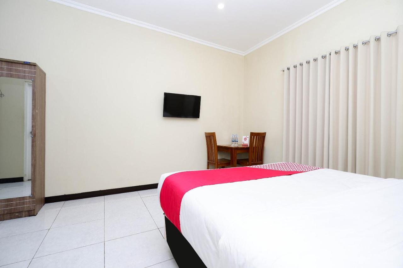 Oyo 1835 Kostel Wood Hotel Semarang Kültér fotó