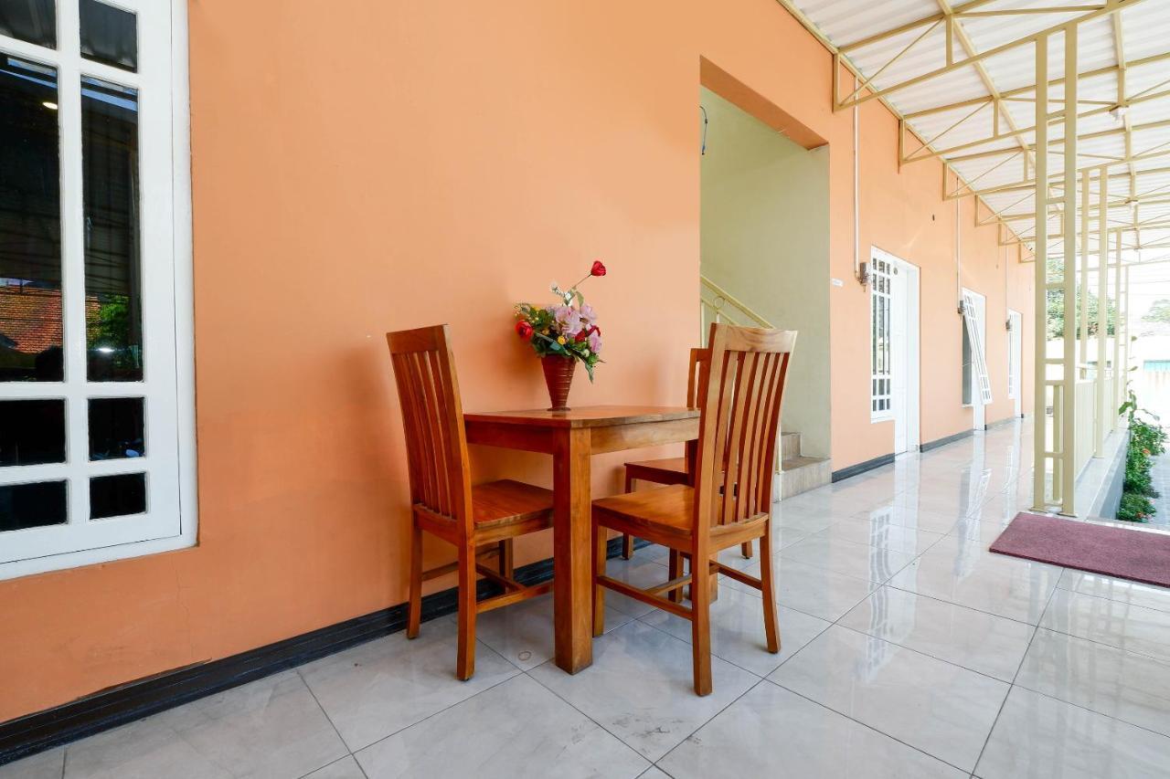 Oyo 1835 Kostel Wood Hotel Semarang Kültér fotó